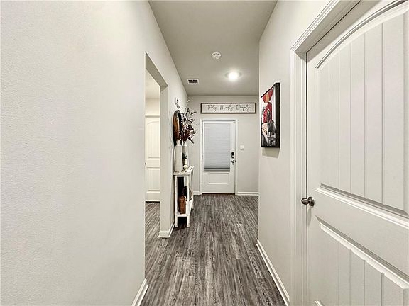 3rd image of 44105 Covington Rdg