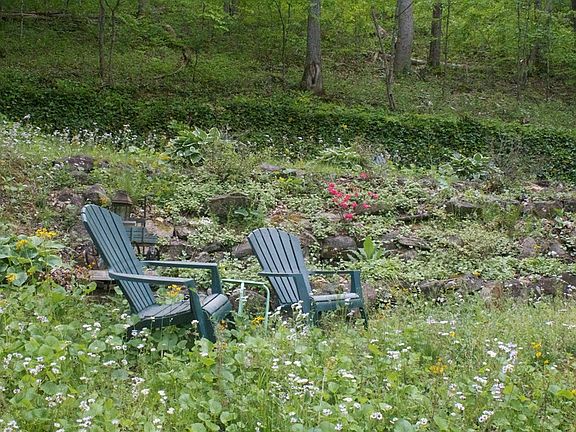 4th image of 475 Mineral Springs Dr