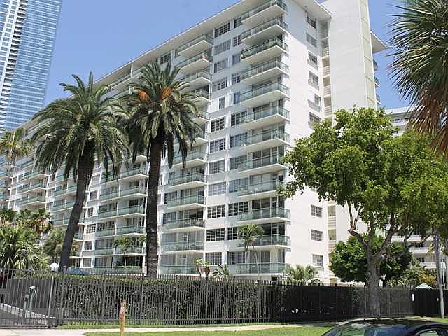 1st image of 1408 SE Bayshore Dr APT 102