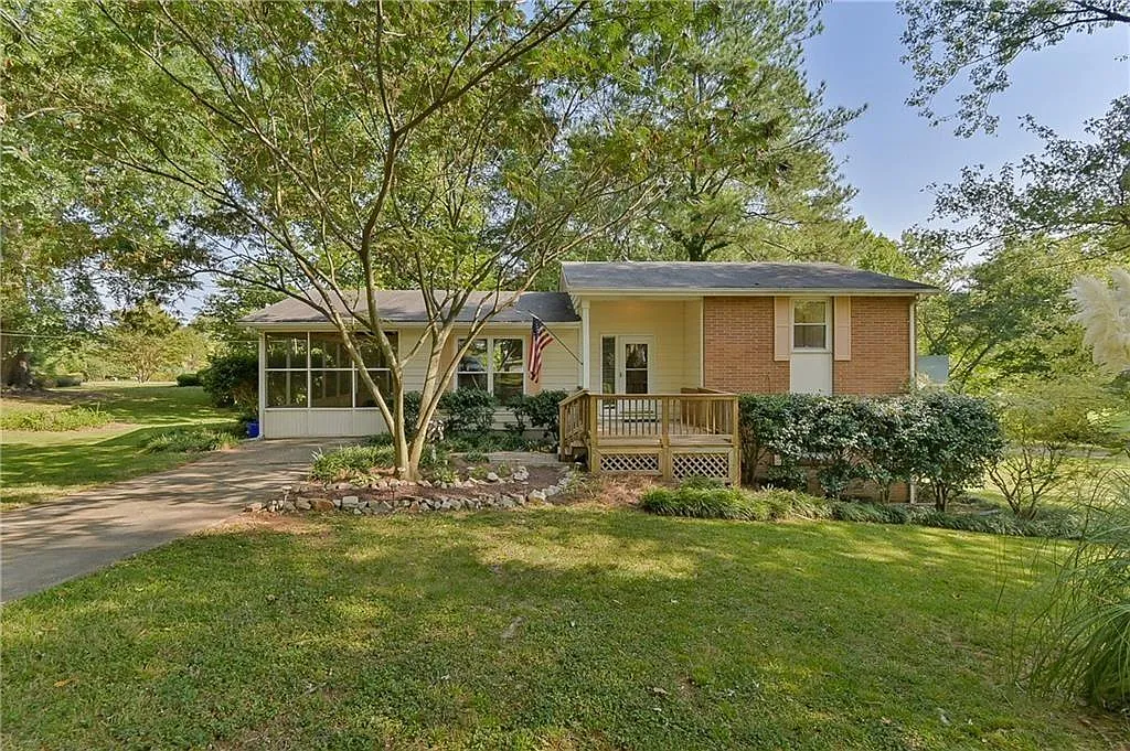 4 bed, 2.0 bath, 1503 sqft, $2,500 — Photo 1