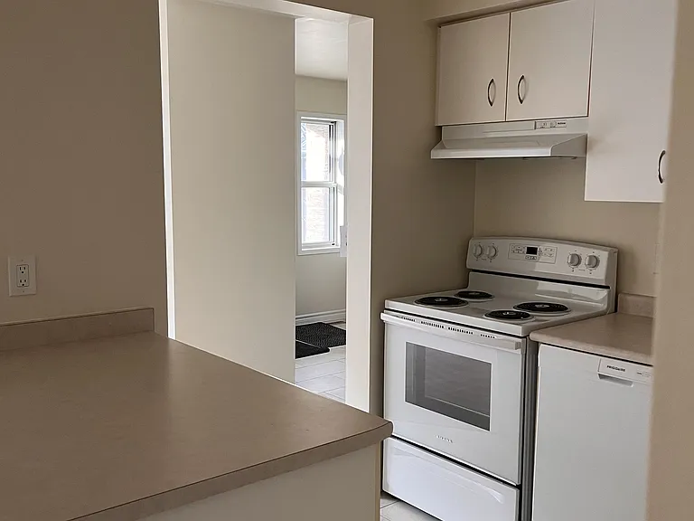 490 Veterans Dr #9 — Photo 8