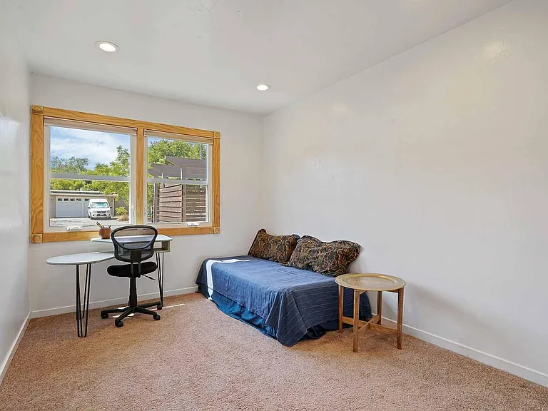 832 Eureka Ave — Photo 17