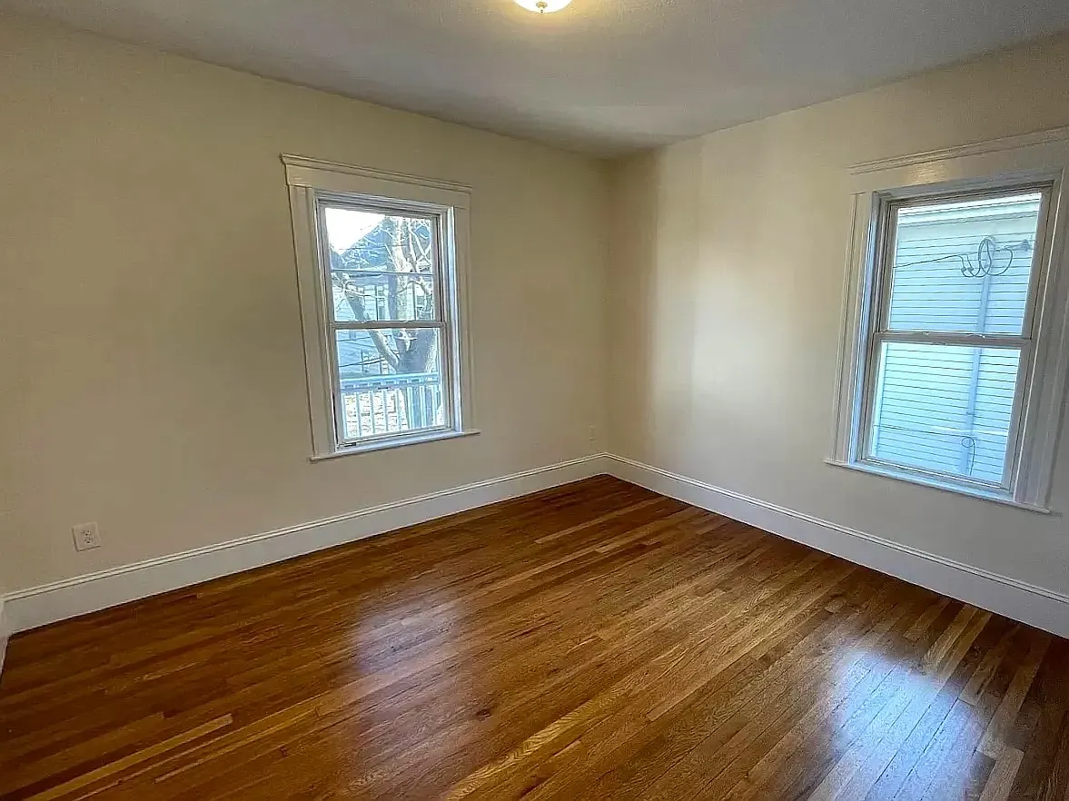 4 bed, 9999 sqft, $6,066 — Photo 3