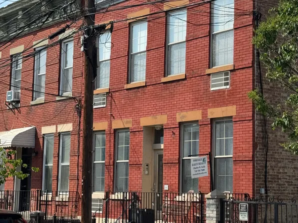 22-03 25th Road image 2 of 31