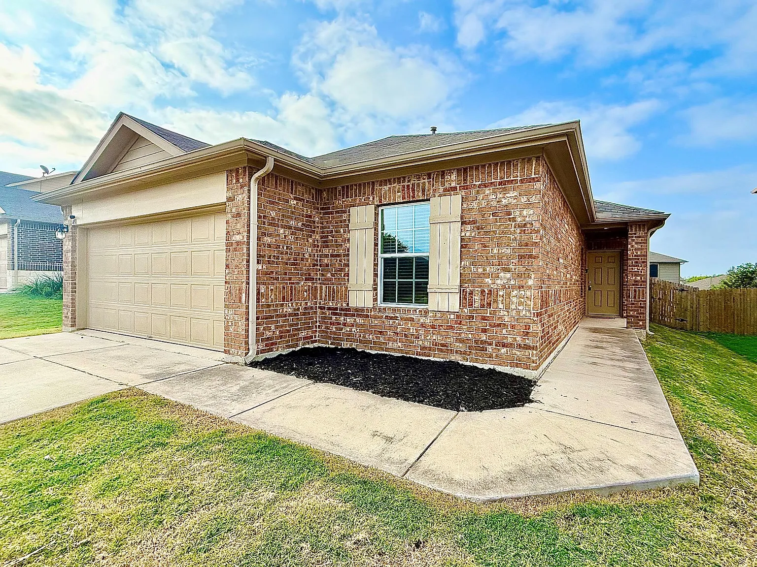4 bed, 2.0 bath, 1732 sqft, $1,895 — Photo 2