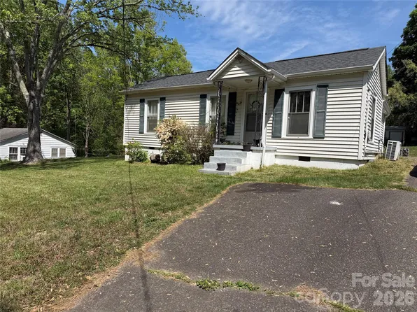 1131 15th St SW, Hickory, NC 28602