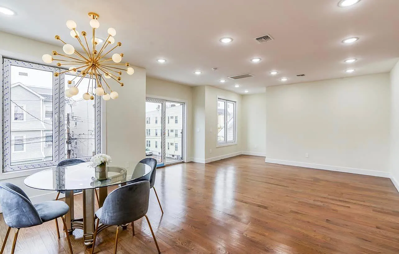 3 bed, 2000 sqft, $3,200 — Photo 1