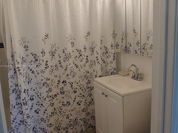 5th image of 425 SW 22nd Ave #1