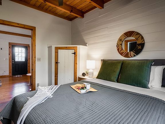 29th image of 1008 Walini Way