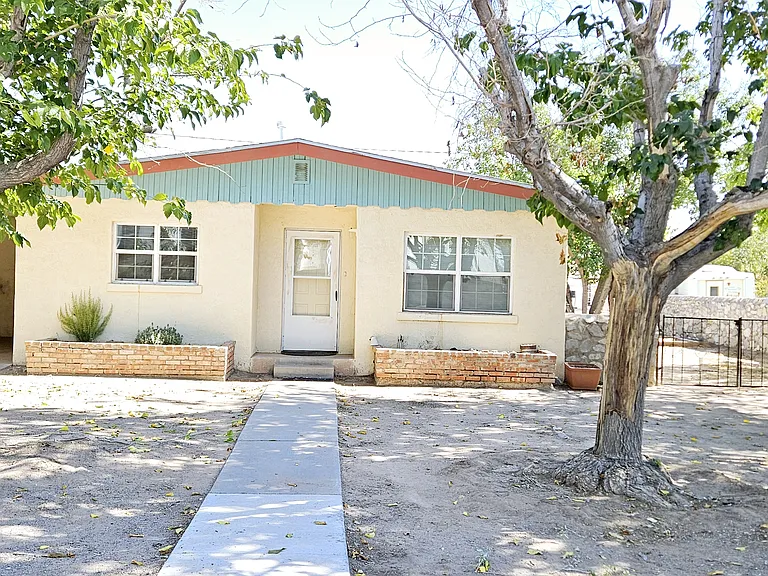 1120 N Miranda St — Photo 1