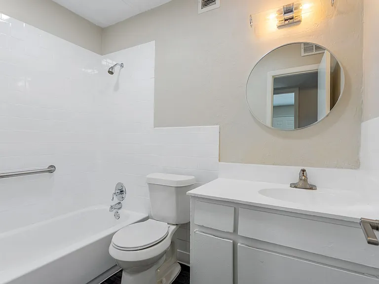 Terraces at Nichols Hills Renovated Two-Bedrooms — Photo 3