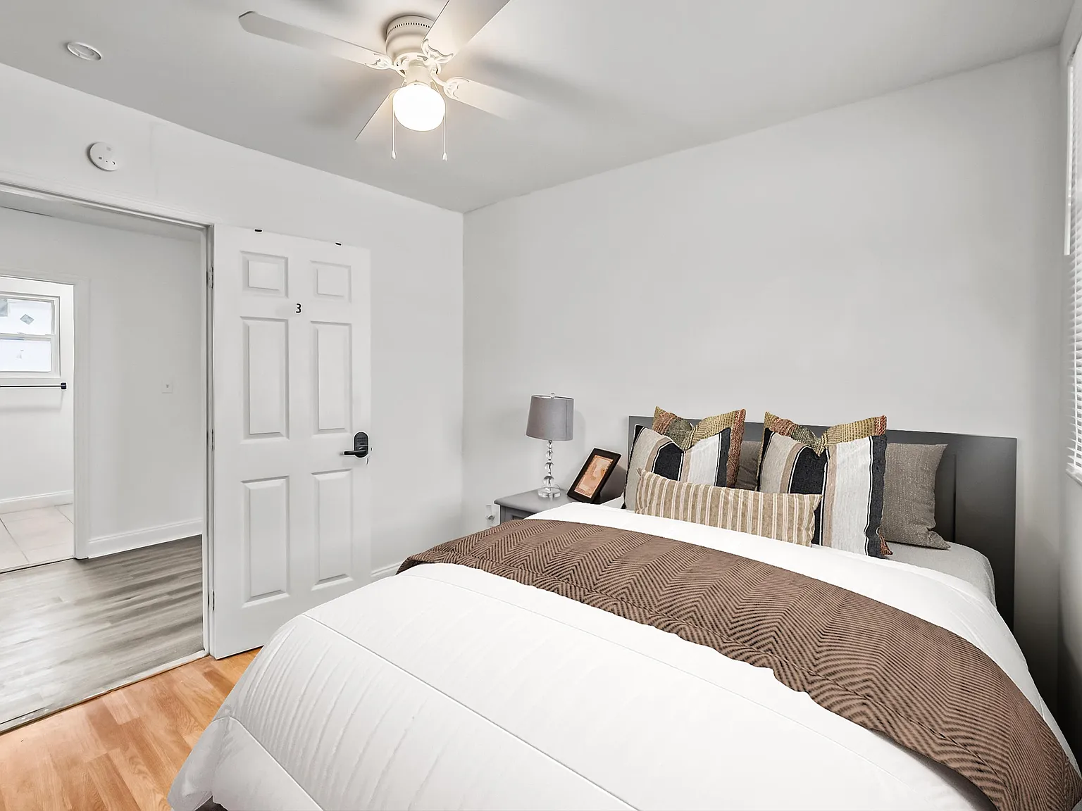 4 bed, 3.0 bath, 2600 sqft, $637 — Photo 1