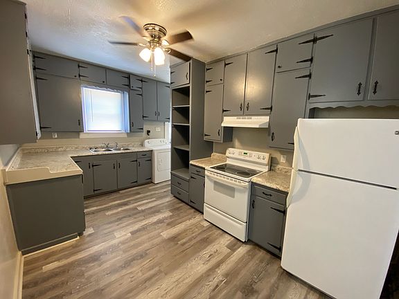 2nd image of 303 E Sadosa St