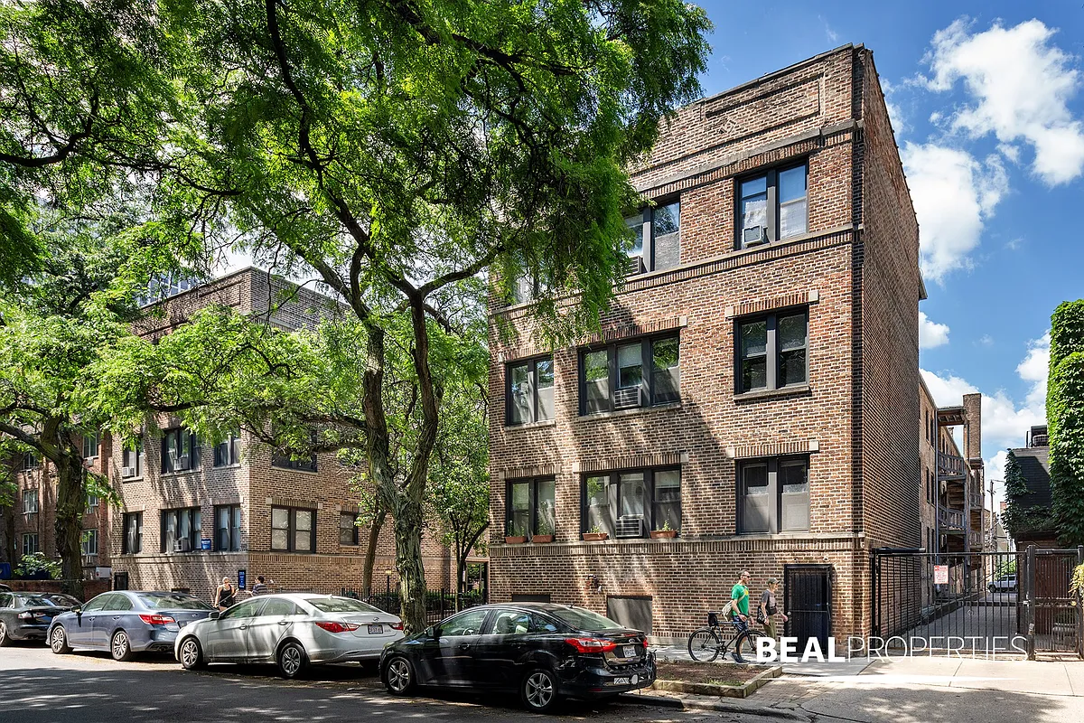 Building Photo - 3720-28 N Pine Grove Ave