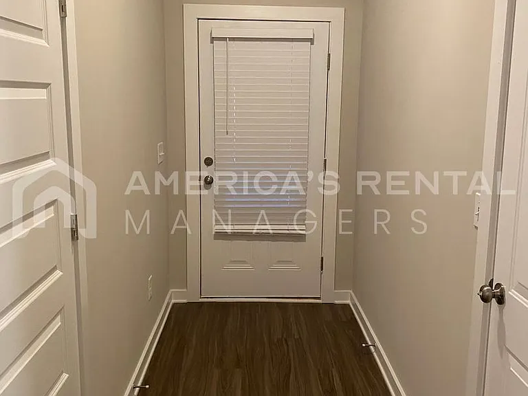 240 Avalon Way — Photo 4