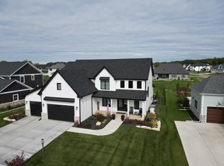 9601 Fescue Dr, Saint John, IN 46373