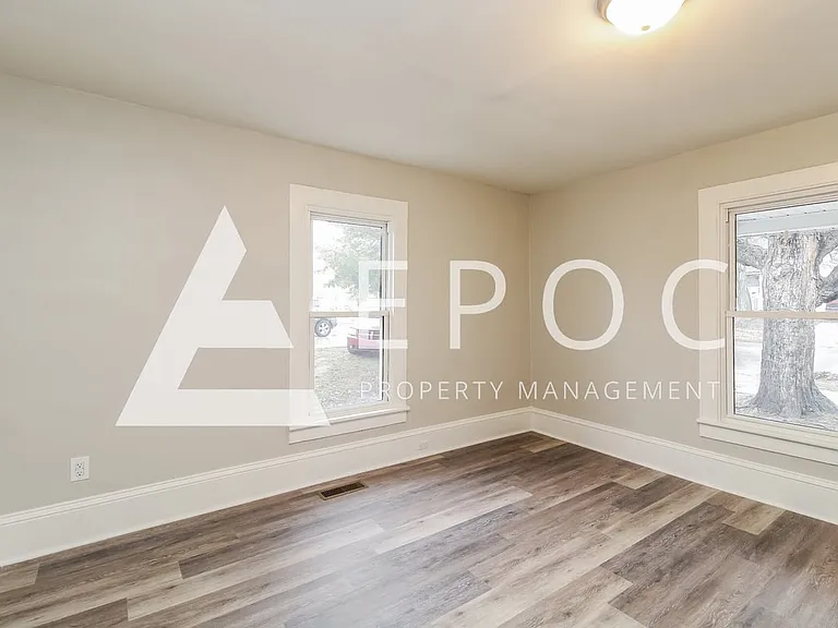 836 E Devonshire St — Photo 7