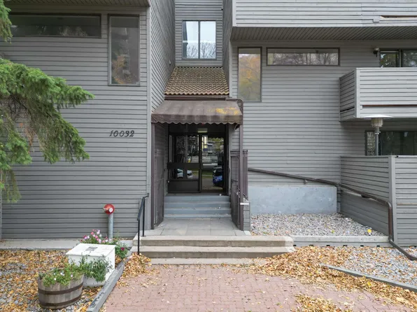 10032 113th St NW #1, Edmonton, AB T5K 1N8