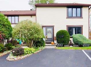 1651 Charlesgate Cir, East Amherst, NY 14051