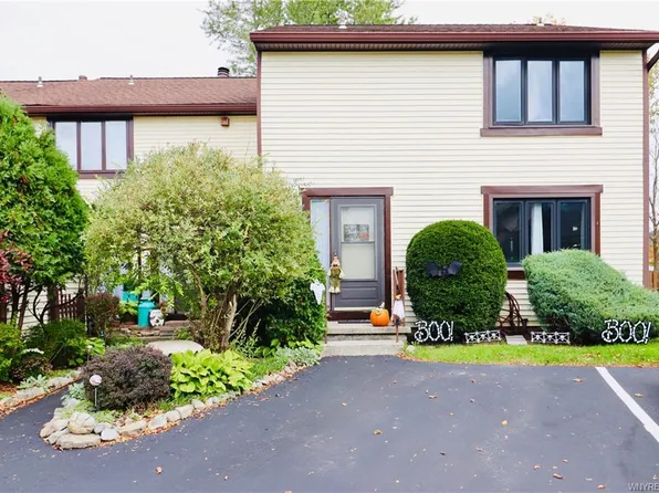 1651 Charlesgate Cir, East Amherst, NY 14051