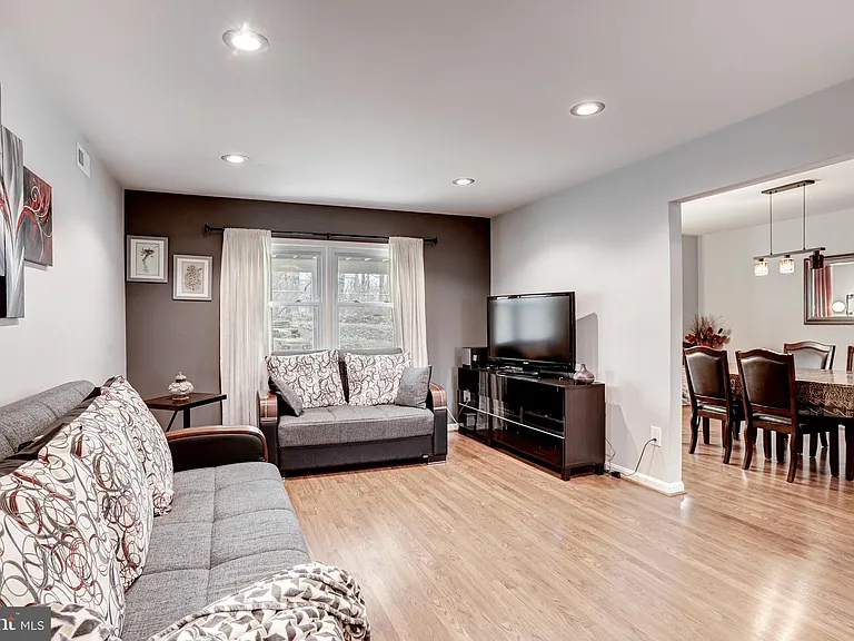 206 Summers Ct — Photo 16
