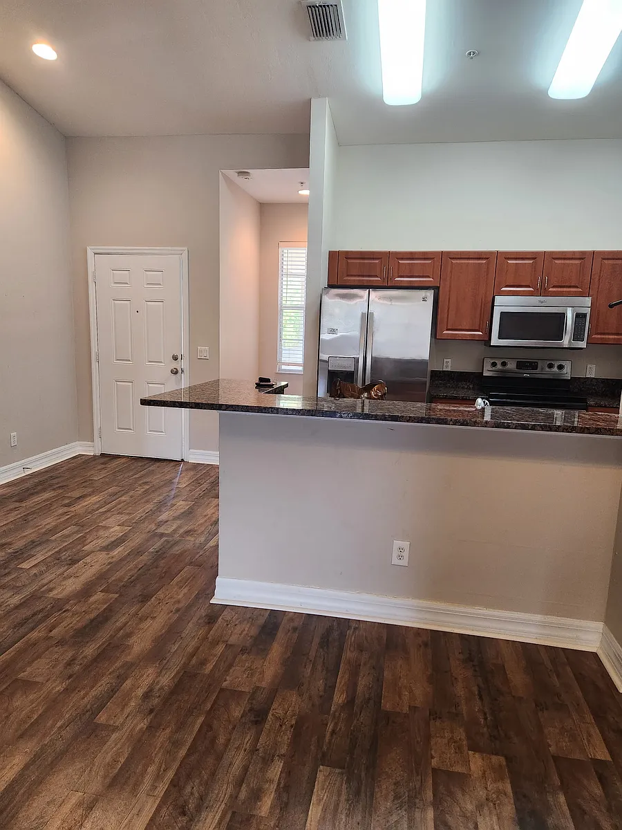 Building Photo - 8521 Oakshade Cir #422
