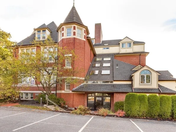 54 Dutcher St Unit 1, Hopedale, MA 01747