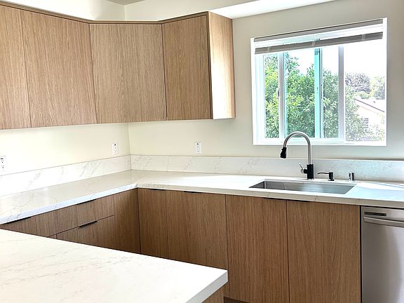 5th image of 832 Raleigh St #832C