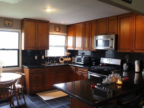 4th image of 3510 Hilary Ave