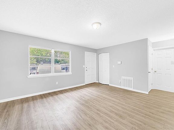 4th image of 27919 Lake Ave