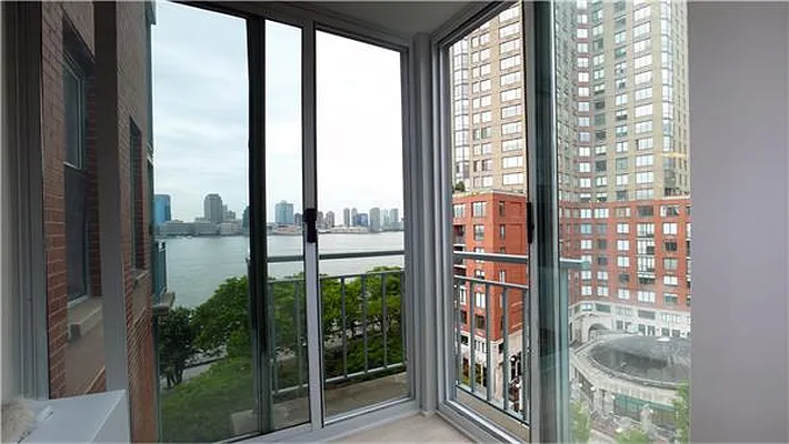 Sold by A & I Broadway | media 28