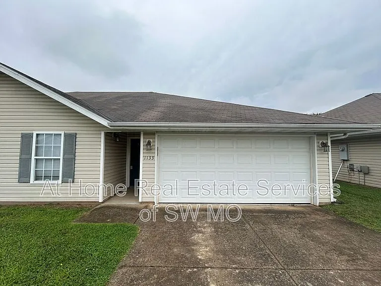 1133 S Clifton Ave — Photo 1