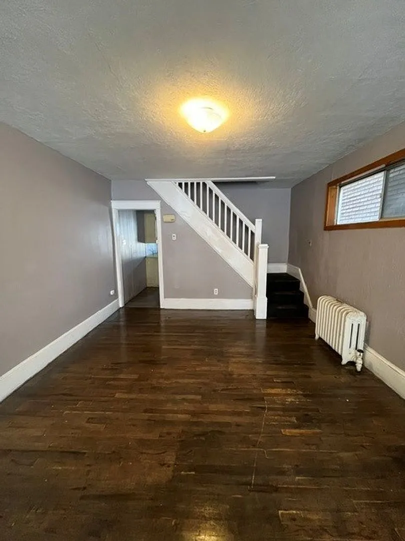 3 bedroom 1 bathroom — Photo 4