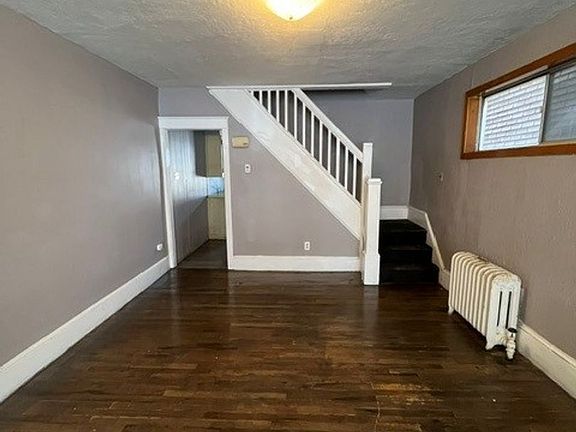 4th image of 141 W Abbott St