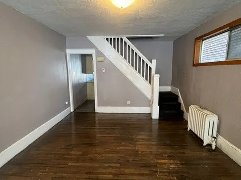 141 W Abbott St — Photo 4