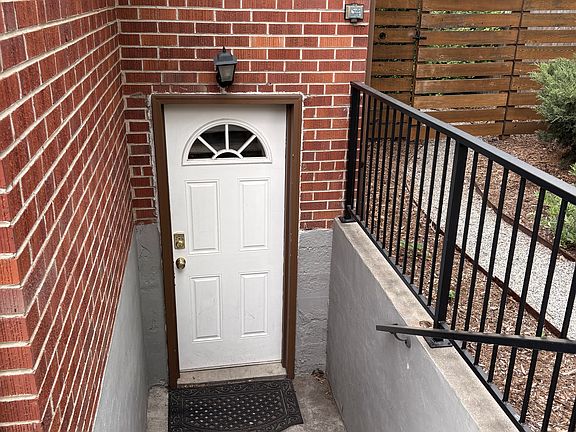 3rd image of 2104 S Corona St