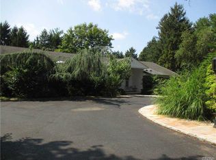 5 Kenneth Ct, Great Neck, NY 11024