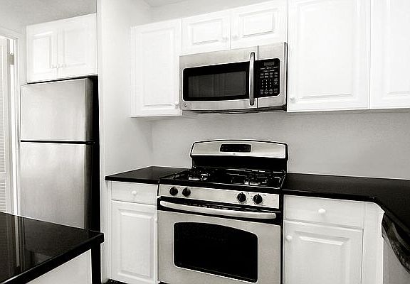 5th image of 230 E 79th St APT 10C