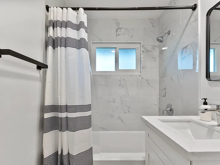 4440 Clairemont Dr — Photo 20