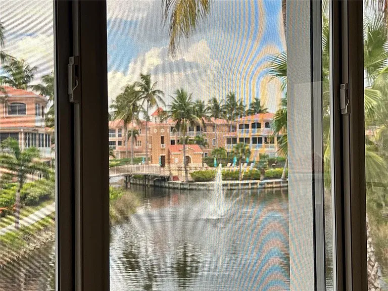 3304 Sunset Key Cir #D — Photo 4