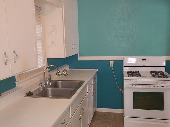 5. 1655 S Dodge, Kitchen (1)