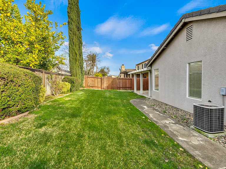 8795 Monterey Oaks Dr — Photo 47