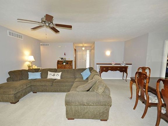 4th image of 5635 Place Dr
