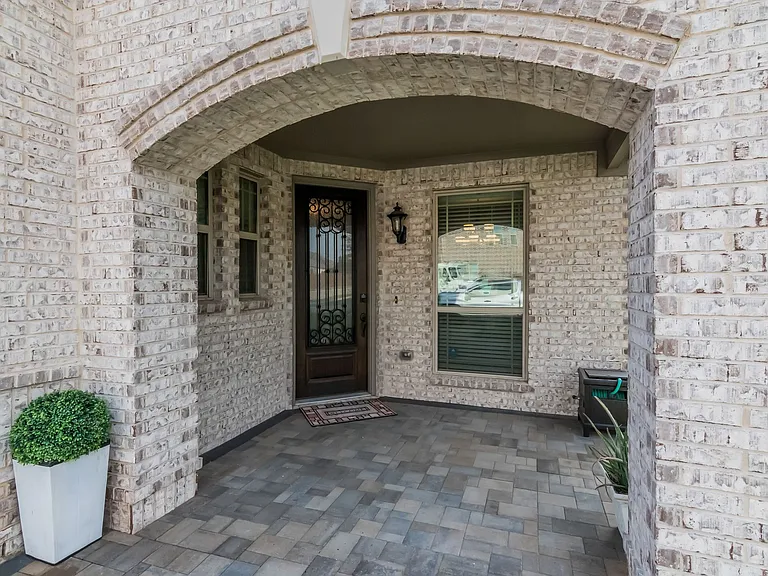1208 Sagewood Dr — Photo 2