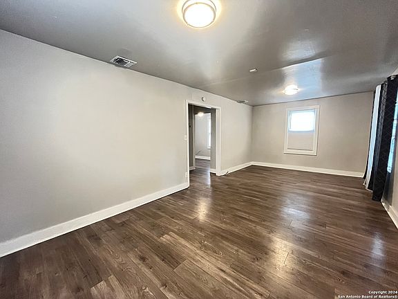 4th image of 621 S ELMENDORF