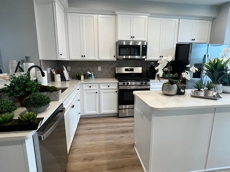5 Sidney Ln — Photo 8