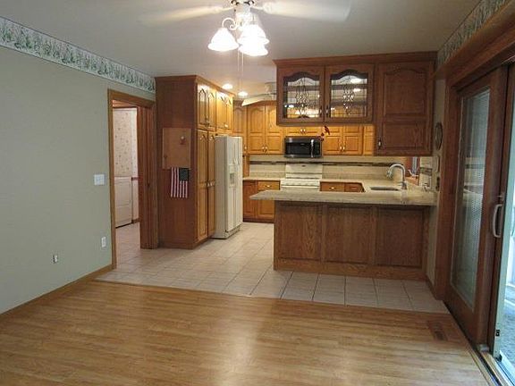 5th image of 102 Jayne Dr
