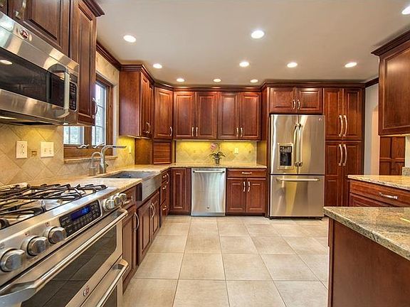 5th image of 286 Inglewood Dr