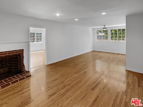 4th image of 8846 Noble Ave