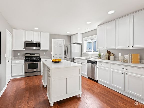 5th image of 9420 185th Street E